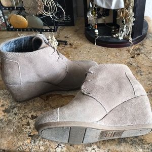 TOMS Desert wedge booties